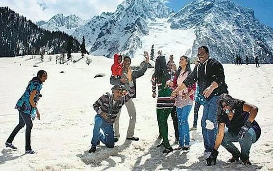 Kashmir Family Tour Package for 5 Days (4 Nights/5 Days)